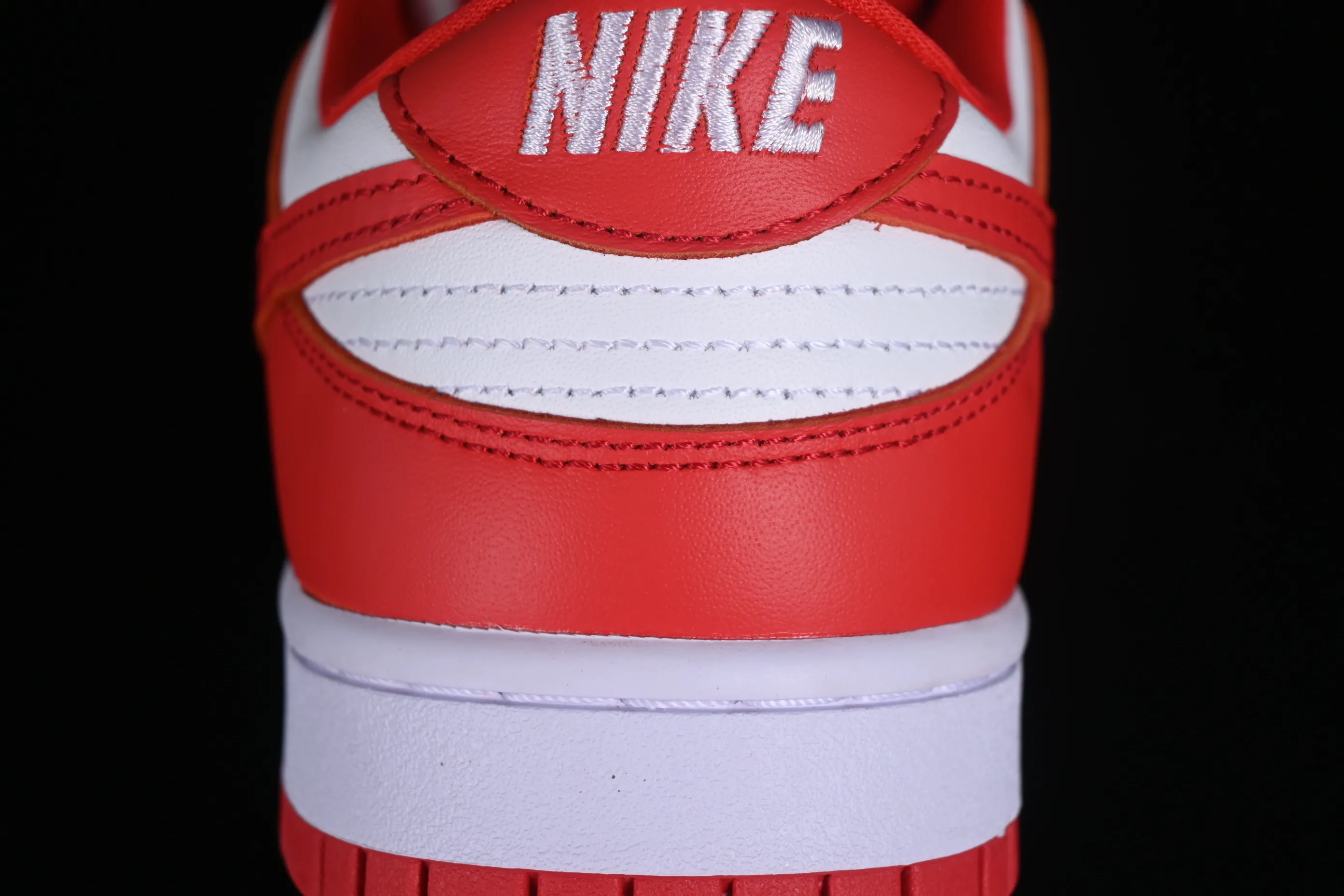 All Categories Nk SB Dunk Series Nk SB Dunk Low Low-top Sneakers Nk Dunk Low SB "University Red" White and Red Dunk Series First Layer Low-top Casual Sports Skateboard Shoes CU1727-100
